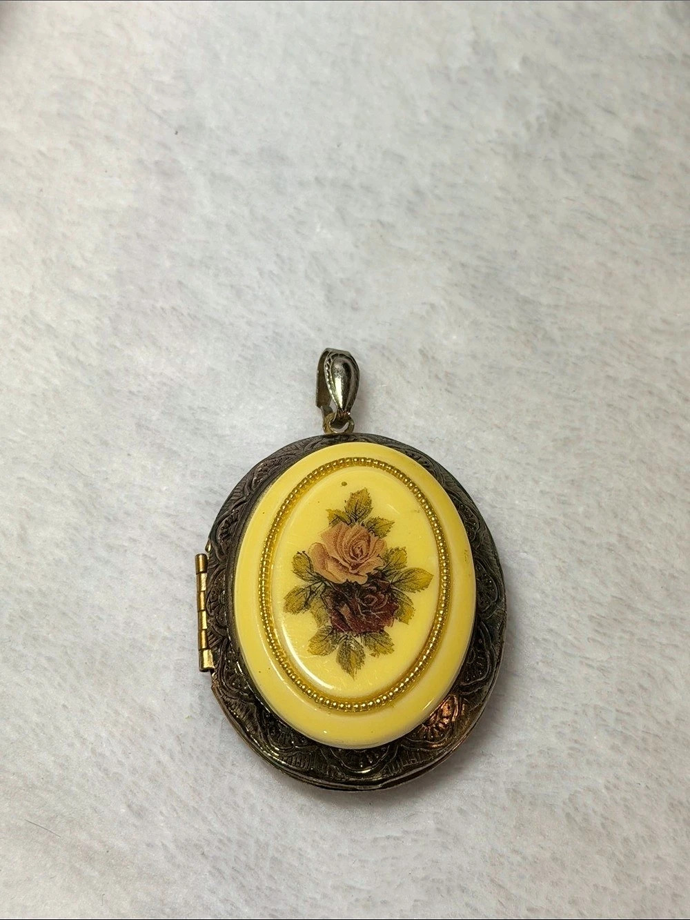Floral Oval Locket Pendant vintage